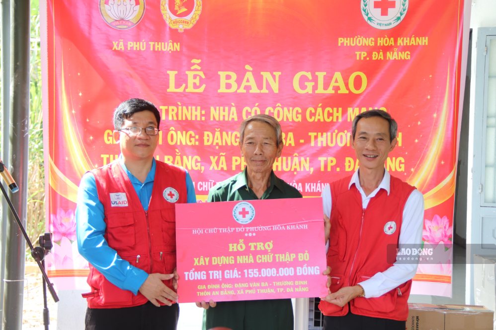 Căn nhà mới khang trang giúp gia đình thương binh Đặng Văn Ba vơi bớt khó khăn, ổn định cuộc sống lúc xế chiều. Ảnh: Nguyễn Linh