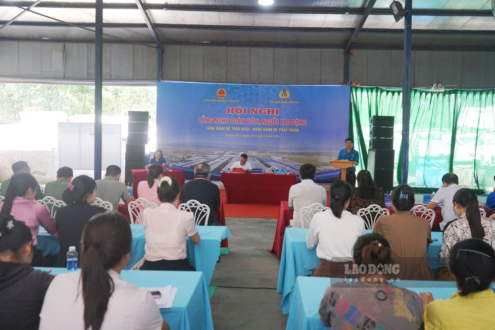 Quang Phu Ward Trade Union organizes dialogue conference with union members and workers. Photo: Quach Du