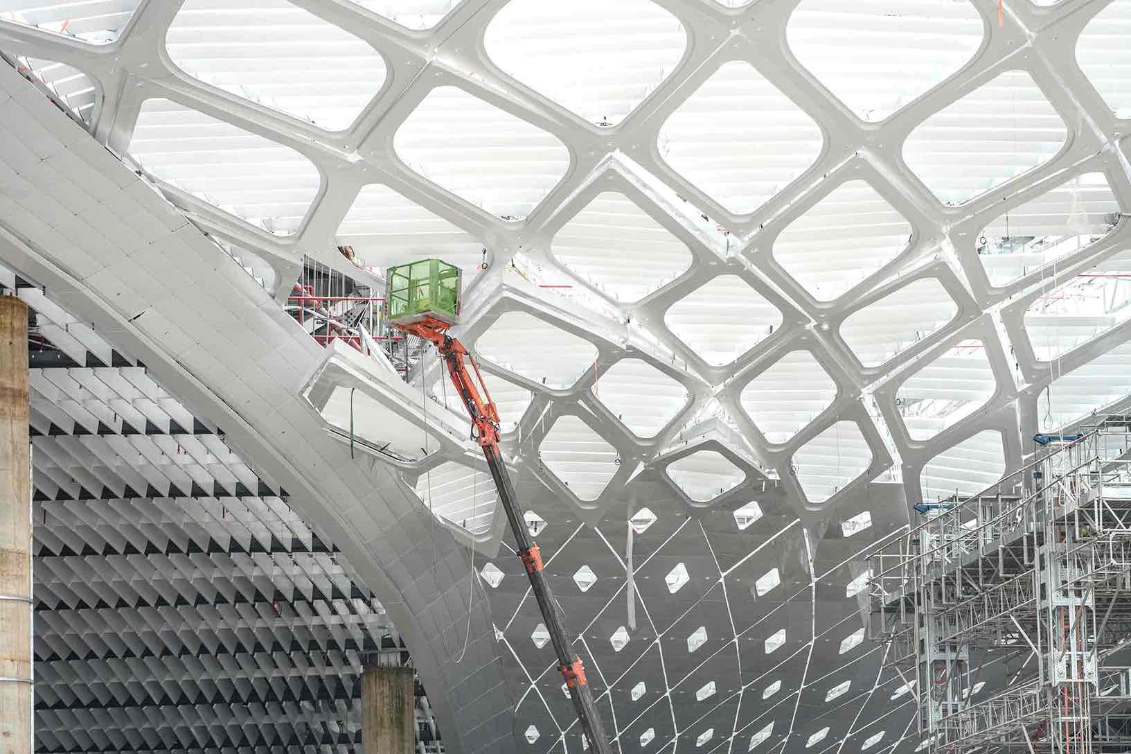 Hệ mái nhà ga hành khách sân bay Long Thành được thiết kế với những đường nét mềm mại, thanh thoát, tái hiện hình ảnh đóa sen đang bung nở. Ảnh: Tổng Công ty Cảng hàng không Việt Nam