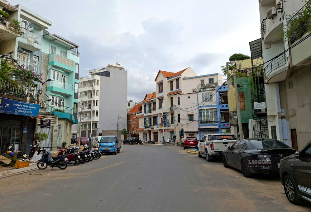 4-lane road built on canal A41 (HCMC). Photo: Minh Quan