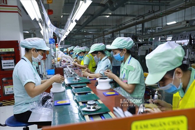 Người lao động mong được chia sẻ gánh nặng nuôi con bằng hỗ trợ hàng tháng