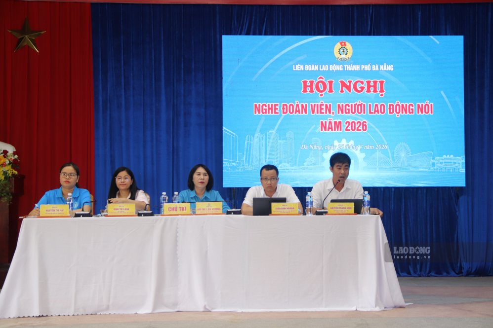 Đại biểu, lãnh đạo các cơ quan chức năng và gần 300 đoàn viên, công nhân lao động tham dự Hội nghị đối thoại tại Khu công nghiệp Điện Nam - Điện Ngọc. Ảnh: Nguyễn Linh