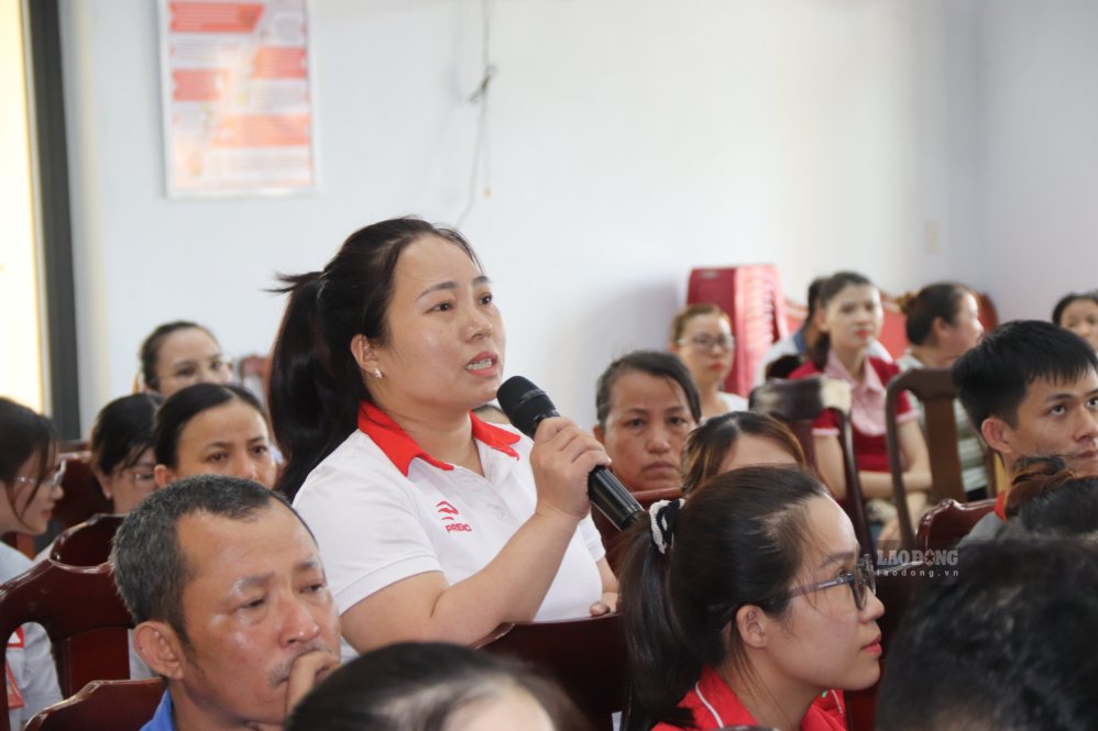 300 đoàn viên, công nhân lao động tham dự Hội nghị đối thoại. Ảnh: Nguyễn Linh
