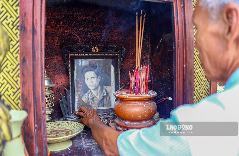 Portrait of martyr Le Van Tho, born in 1946, enlisted in 1967 and died in 1972 during the anti-American resistance war. Photo: Nguyen Luan
