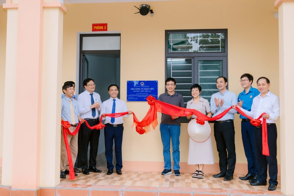 Vietnam Education Union awards public housing to teachers in difficult areas. Photo: Vietnam Education Union
