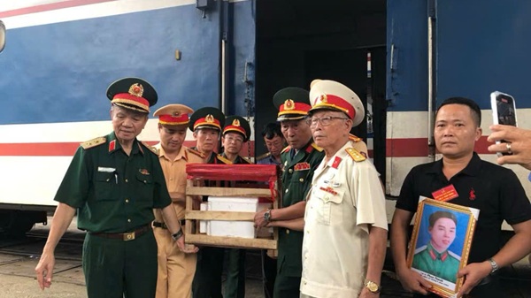 Đường sắt hỗ trợ miễn phí đưa hài cốt liệt sĩ về quê. Ảnh: ĐSVN
