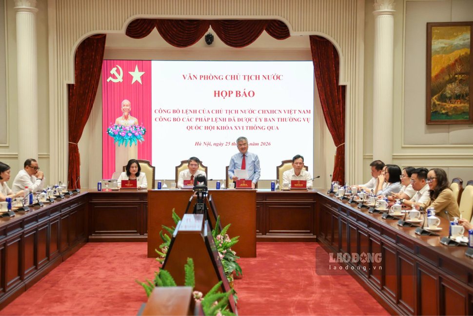 The Presidential Office held a press conference to announce the President's Order for 3 Ordinances, afternoon of July 25. Photo: Ai Van