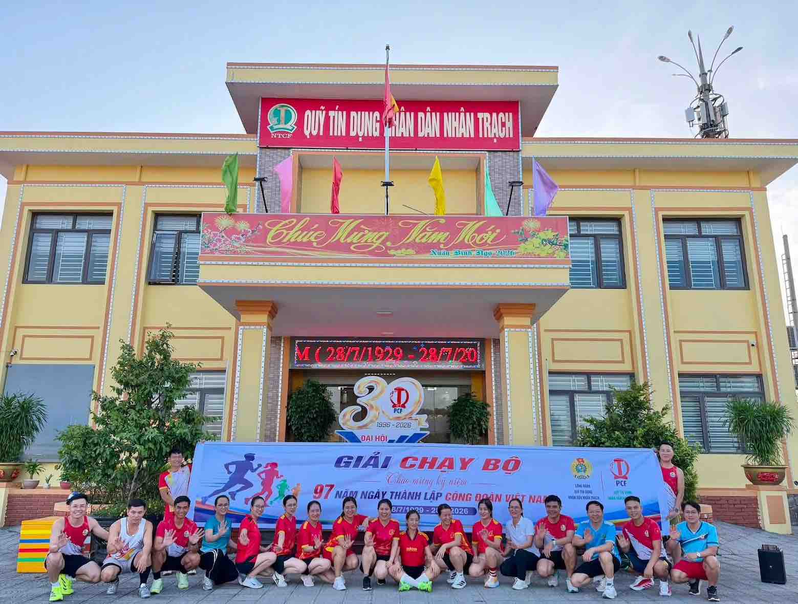 Nhan Trach People's Credit Fund Trade Union organizes a race to celebrate the 97th anniversary of the establishment of the Vietnam Trade Union. Photo: Quang Tri Trade Union