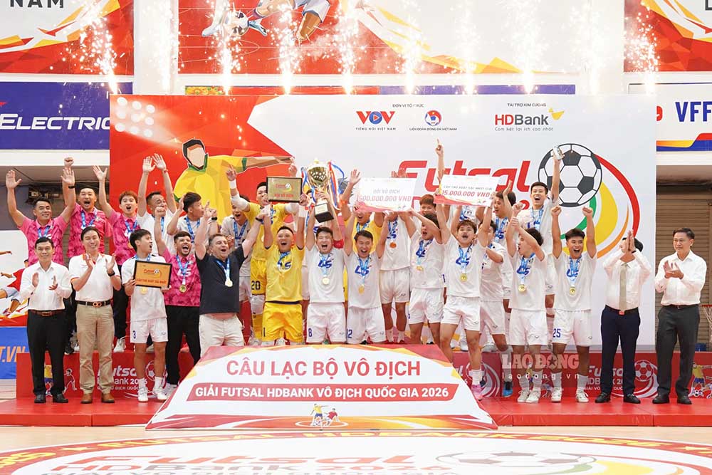 Thái Sơn Bắc remporte le championnat national de futsal 2026 après 16 ans d'attente. Photo: Thanh Vũ