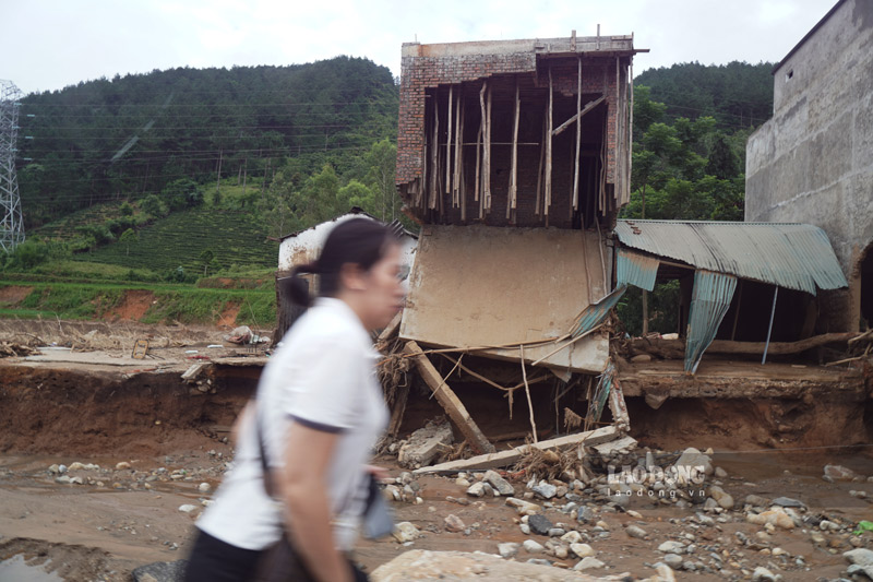 Thiên tai khiến nhiều nhà ở của người dân xã Mường Than bị cuốn trôi, hư hỏng nặng. Ảnh: Đinh Đại