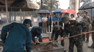 Urgently taking DNA samples of martyrs in Hue City before the rainy season. Photo: Hue City Military Command