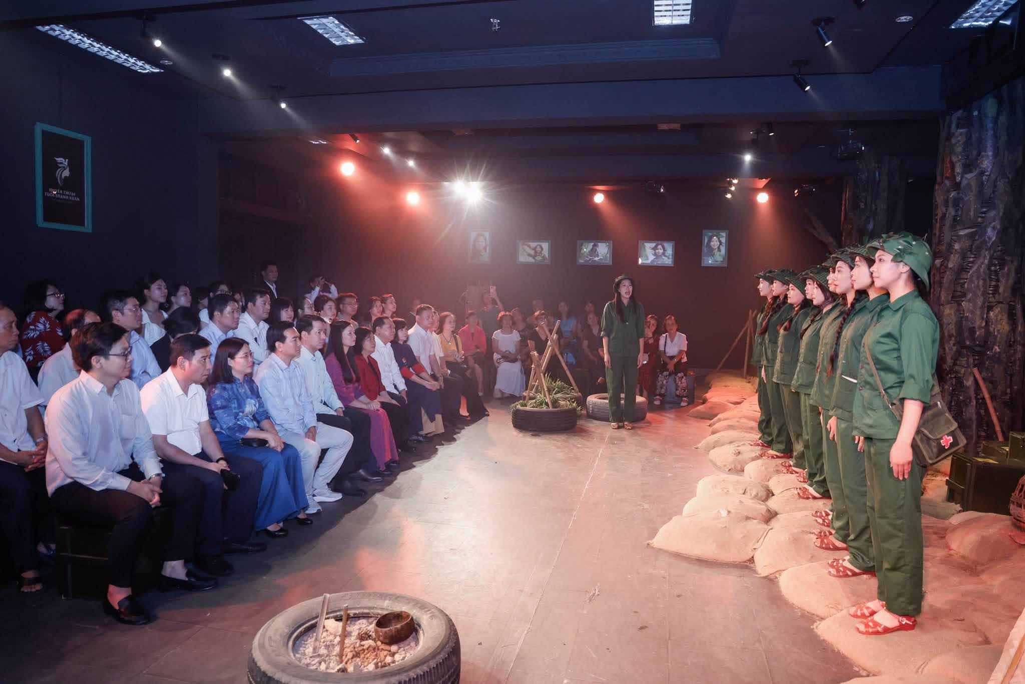 The art program "Legends of Youth" takes place at the Vietnam Women's Museum. Photo: VFF