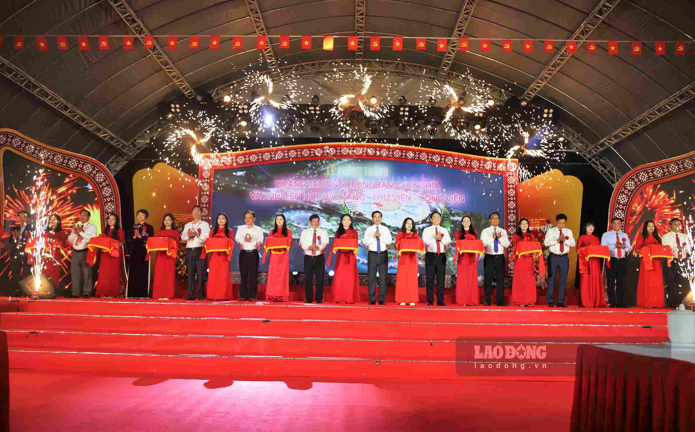 Delegates perform the inauguration ceremony of Gia Nghia Central Square and the largest Central Highlands Museum, Library, and Park Complex. Photo: Phuc Khanh