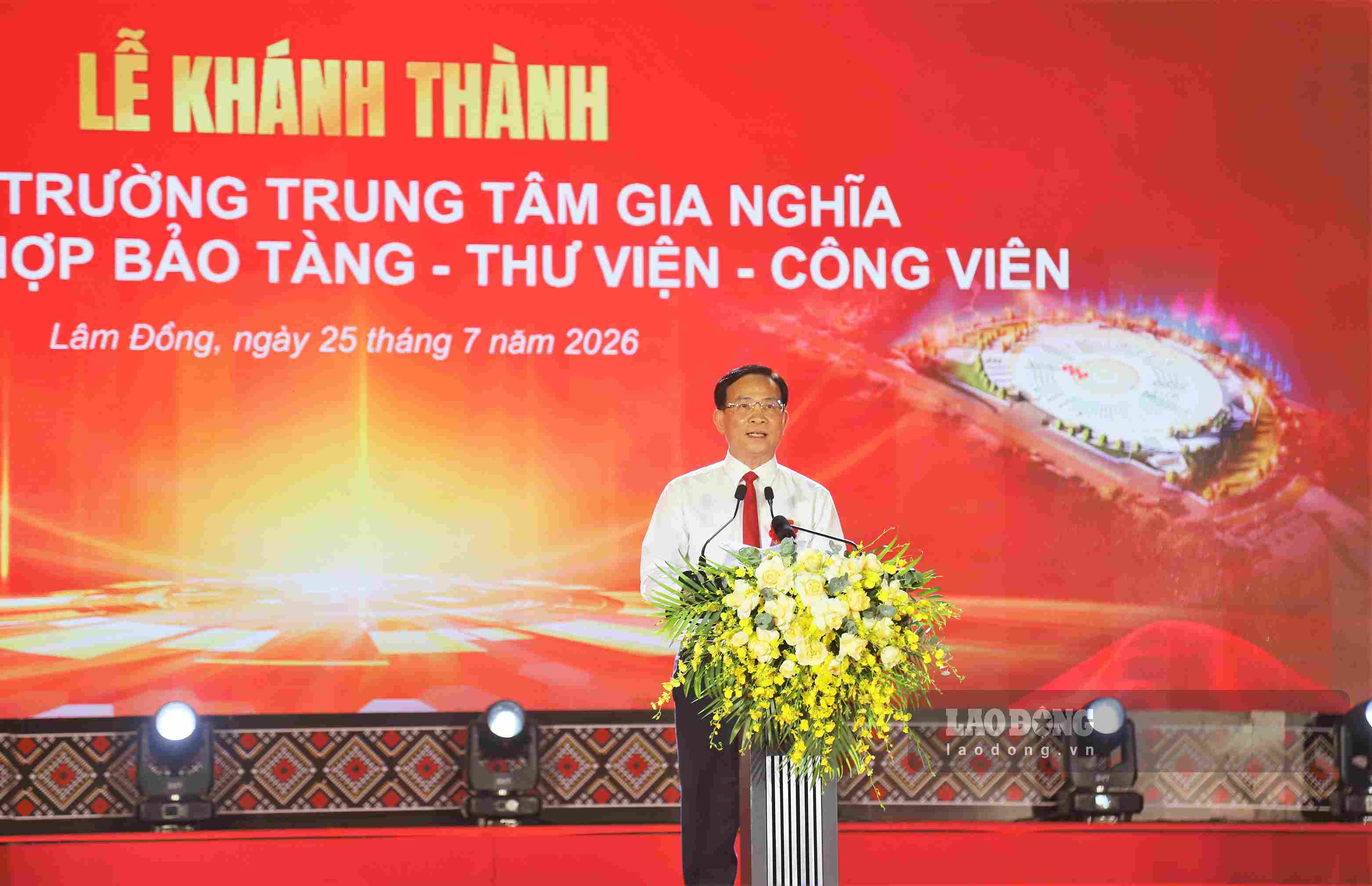 Ông Hồ Văn Mười - Ủy viên Trung ương Đảng, Chủ tịch UBND tỉnh Lâm Đồng phát biểu tại lễ khánh thành. Ảnh: Phúc Khánh