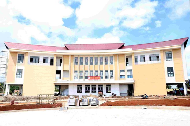 Các dự án trường học vùng biên ở Lâm Đồng đang được nhà thầu tăng tốc thi công để kịp hoàn thành trước năm học mới. Ảnh: Đặng Dương