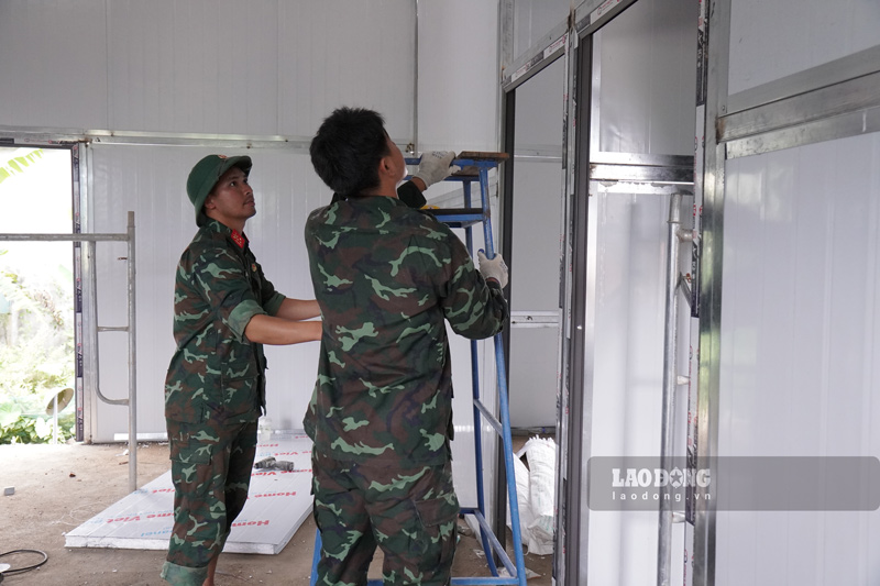 Công trường khu tái định cư tại xã Mường Than nhộn nhịp thi công sau hơn một tuần triển khai. Ảnh: Đinh Đại