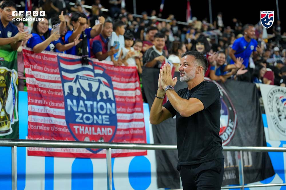 Coach Anthony Hudson of the Thai team. Photo: FAT