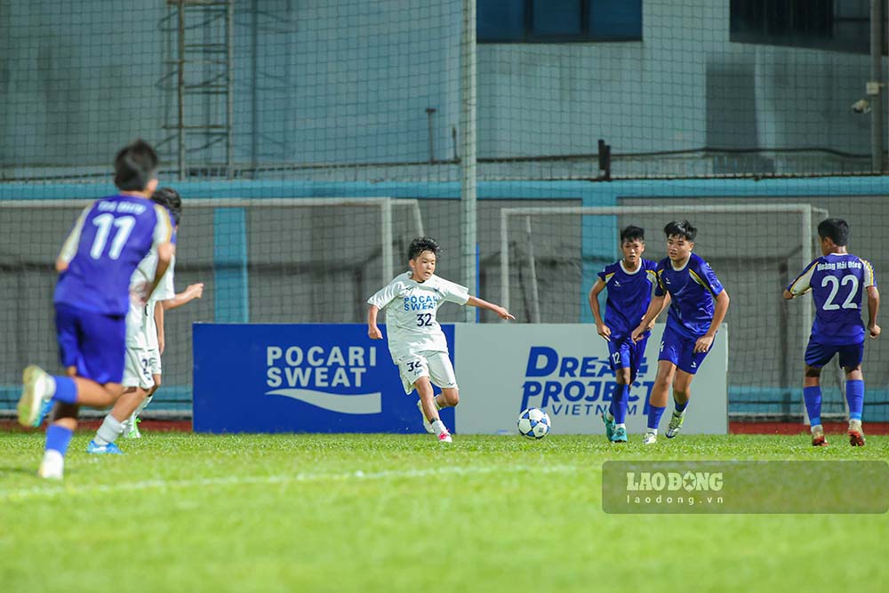 Chuỗi giao hữu tạo cơ hội cọ xát giữa các cầu thủ U14 Việt Nam và U14 Tokushima Vortis. Ảnh: Thanh Vũ