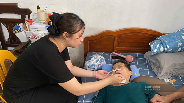 Tai nạn lao động khiến nữ công nhân môi trường mất khả năng lao động. Ảnh: Thùy Linh