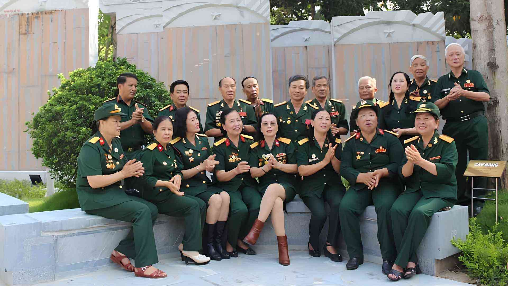 Bà Đoàn Thị Phiếm vẫn tích cực tham gia các hoạt động tri ân, trở lại chiến trường xưa và gặp gỡ đồng đội để ôn lại những ký ức thời chiến. Ảnh: Nhân vật cung cấp