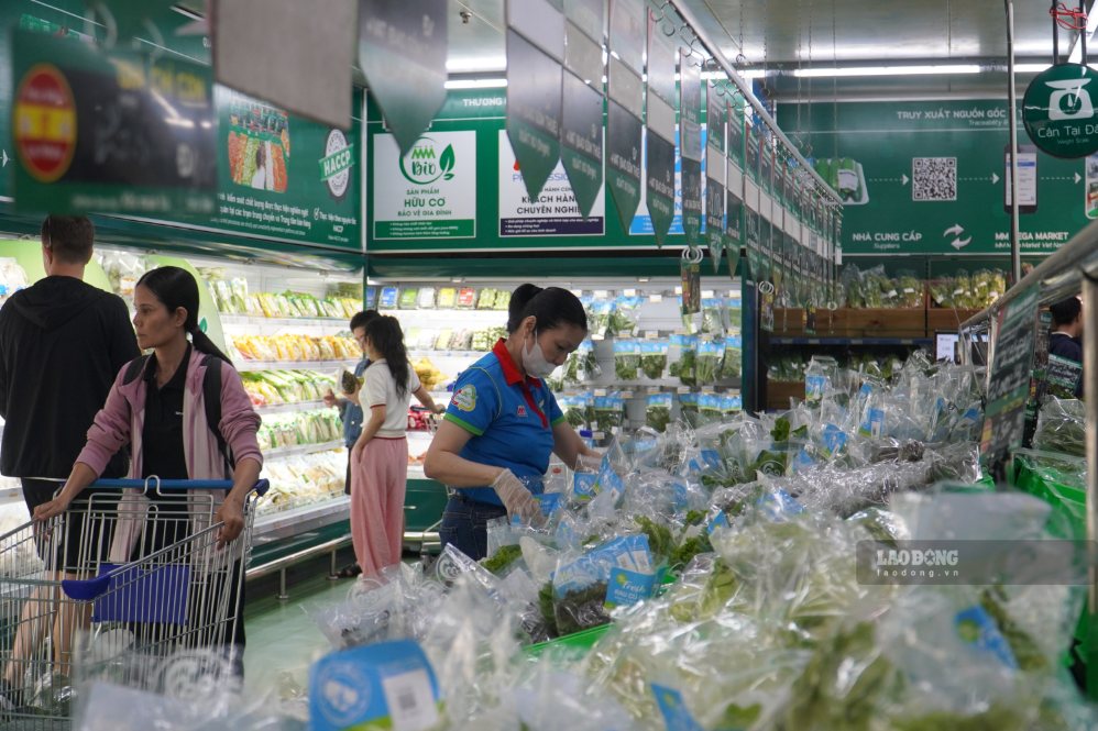 Blockchain and QR code "draw" a map of Vietnam's food safety. Photo: Ngoc Le
