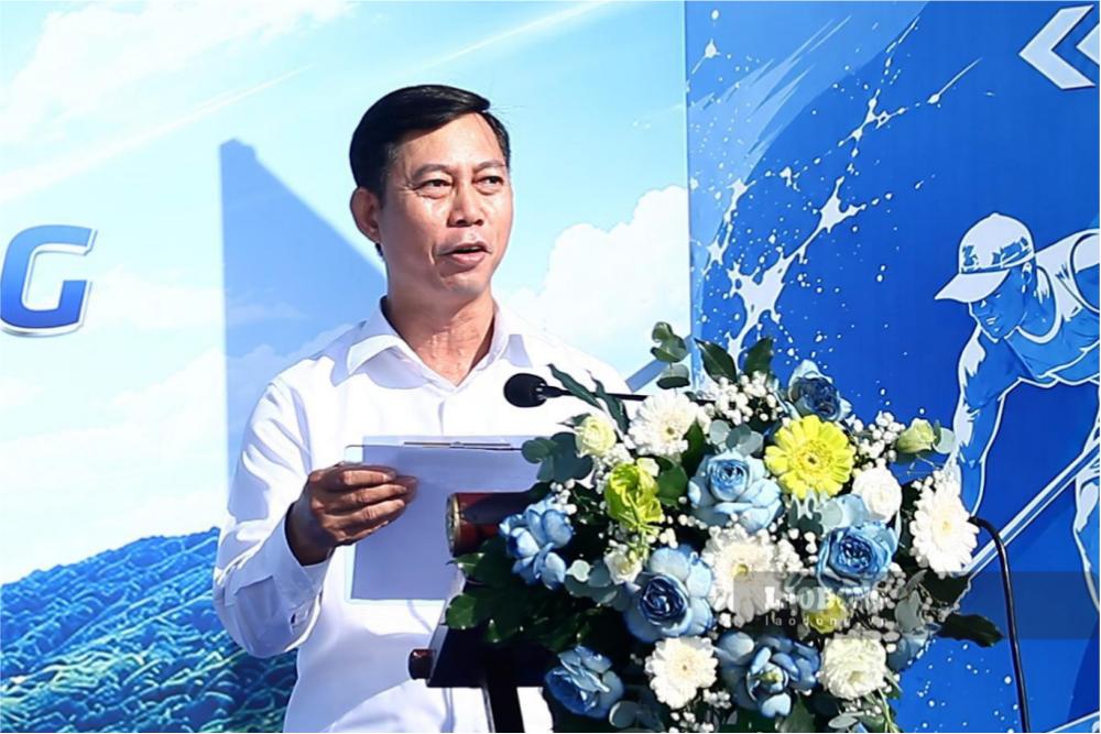 Phó Chủ tịch UBND phường Sơn Trà, TP Đà Nẵng phát biểu khai mạc giải đua. Ảnh: Thanh Huyền