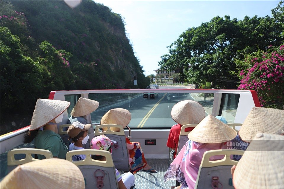 Specialized agencies are reviewing bus service operations. Photo: Huu Long
