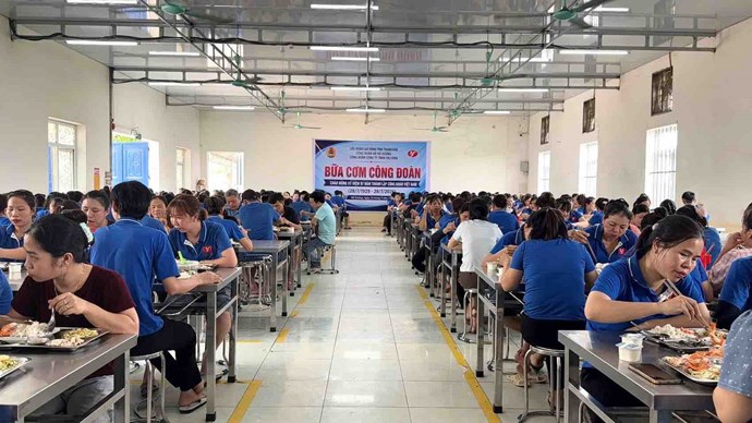 Công đoàn xã Hồ Vương chăm lo đoàn viên qua diễn đàn đối thoại và "Bữa cơm Công đoàn". Ảnh: Công đoàn Thanh Hoá