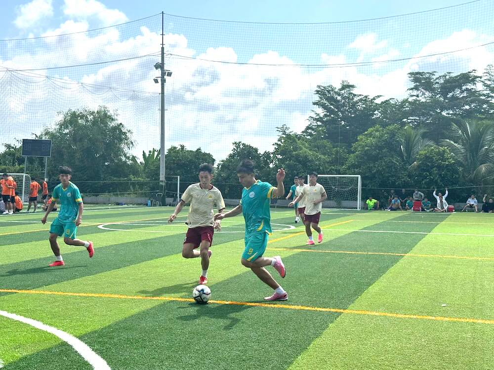 Các cầu thủ Nam cống hiến tinh thần nhiệt huyết với những tình huống đẹp mắt