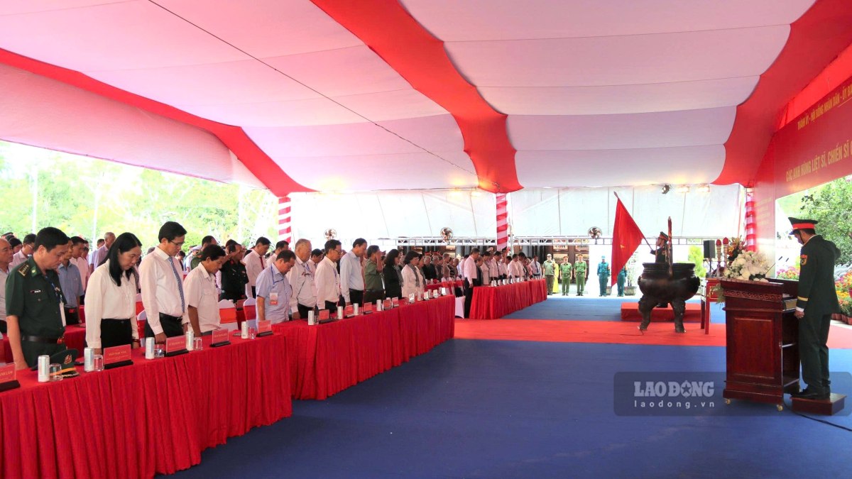 Scene of the Commemoration Ceremony for heroic martyrs, revolutionary soldiers and patriotic compatriots who sacrificed in Con Dao. Photo: Thanh An