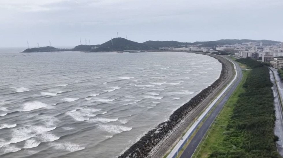 Typhoon Noul hits southern China