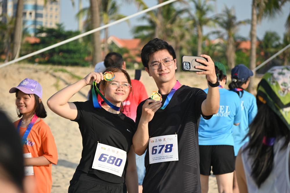 Thousands of athletes from home and abroad participate in the 2026 Sea Barefoot Race. Photo: Organizing Committee