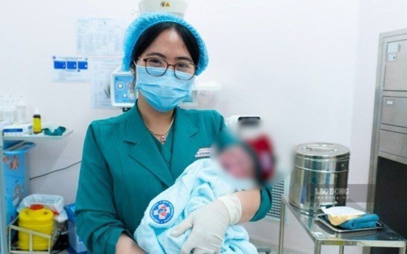 Les travailleuses qui donnent naissance à leur deuxième enfant bénéficient d'un congé de maternité de 7 mois lorsqu'un enfant est encore en vie auparavant. Photo: Nguyen Ly