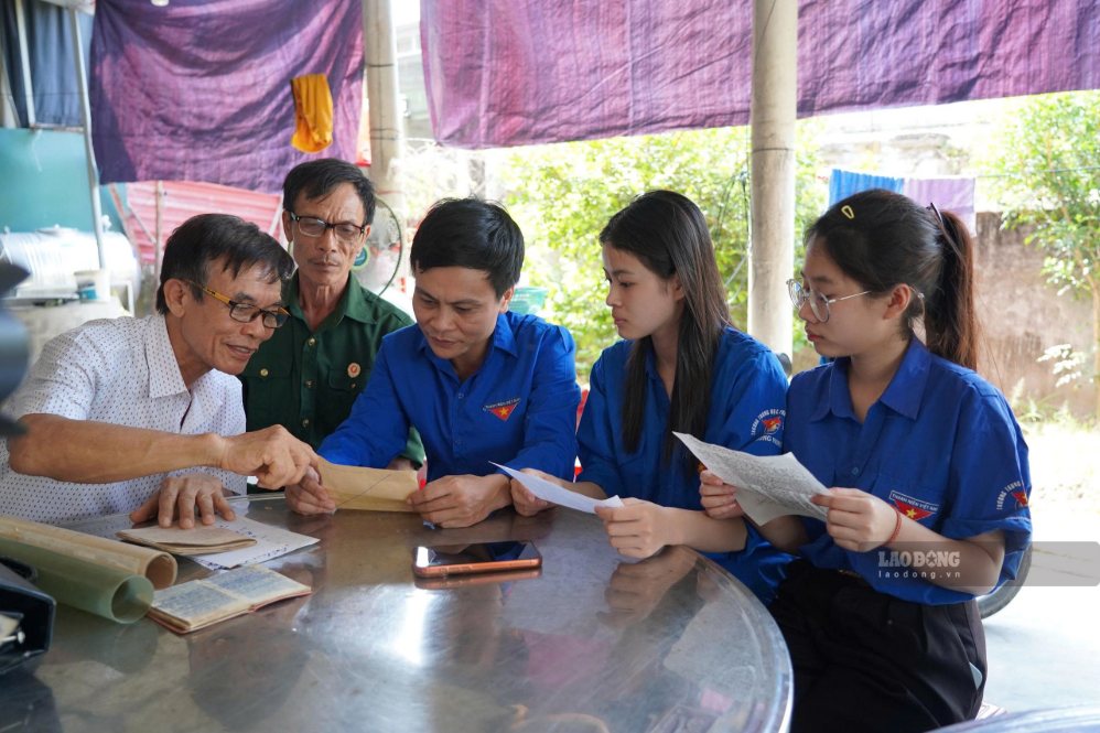 Những kỷ vật được gìn giữ, giới thiệu rộng rãi để thế hệ trẻ hiểu hơn về sự cống hiên, hy sinh của các anh hùng liệt sĩ bảo vệ nền độc lập, tự do hôm nay. Ảnh: Thanh Trung