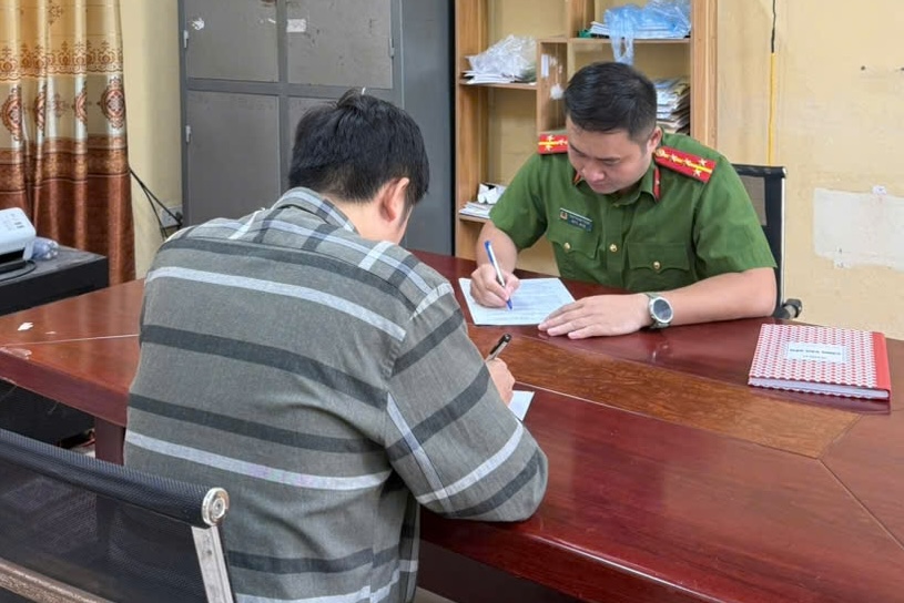 Chi Minh Commune Police handle 2 cases of sharing unverified information. Photo: Hung Yen Provincial Police