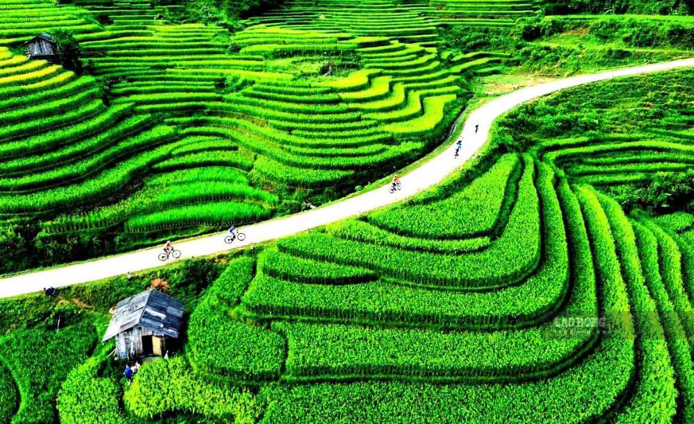 Cung đường đua dài 25km dưới chân dãy núi Hoàng Liên hùng vĩ. Ảnh: An Vi