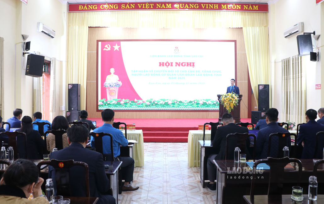 Tập huấn chuyển đổi số cho cán bộ CCông đoàn Lào Cai. Ảnh: Bảo Nguyên