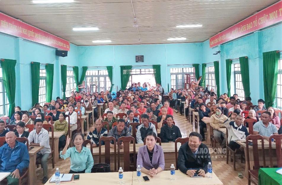 Cử tri tỉnh Lâm Đồng tham gia bầu tổ trưởng dân phố, trưởng thôn. Ảnh: Hoài Thanh