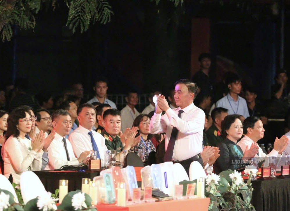 Ủy viên Bộ Chính trị, Thường trực Ban Bí thư Trần Cẩm Tú dự điểm cầu tại TPHCM. Ảnh: Anh Tú