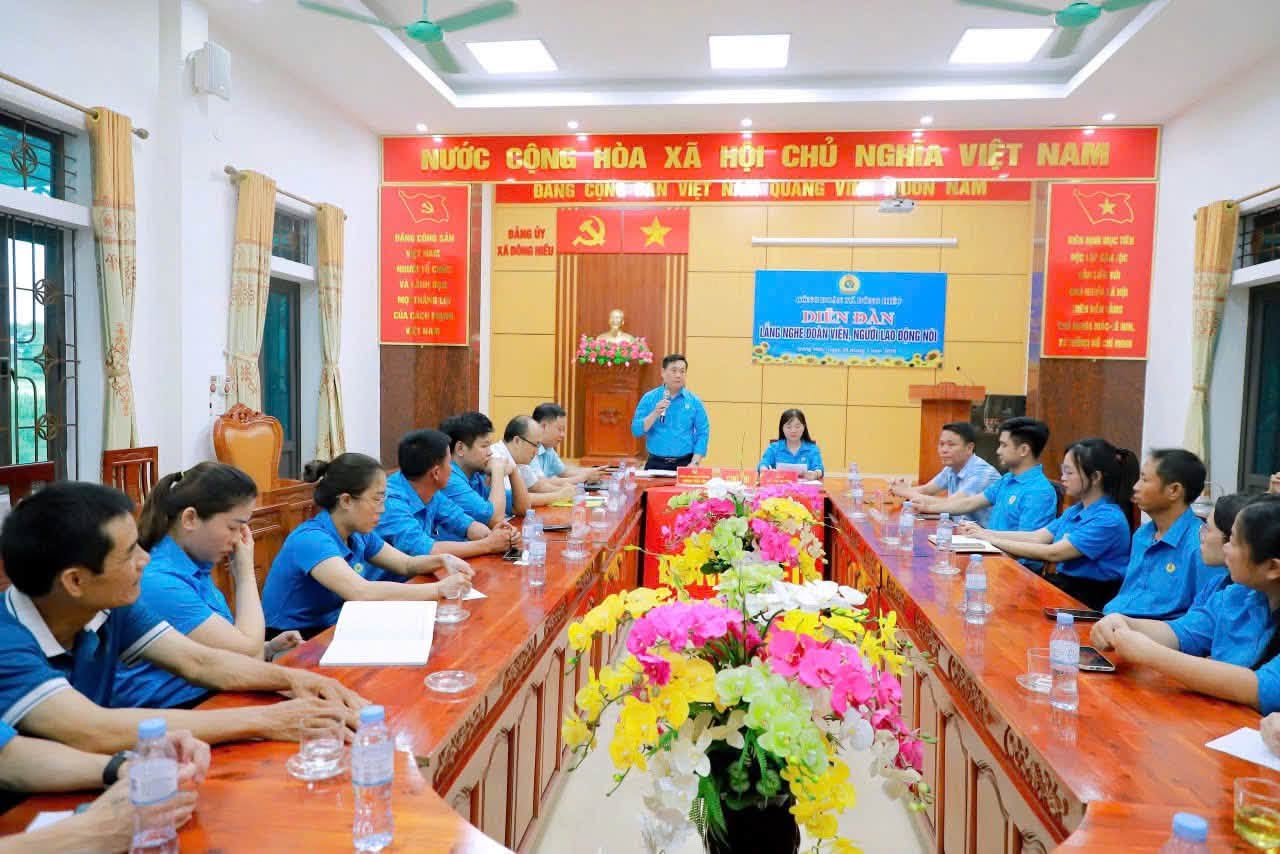 Dong Hieu Commune Trade Union dialogues and sports exchanges with union members. Photo: Nghe An Trade Union