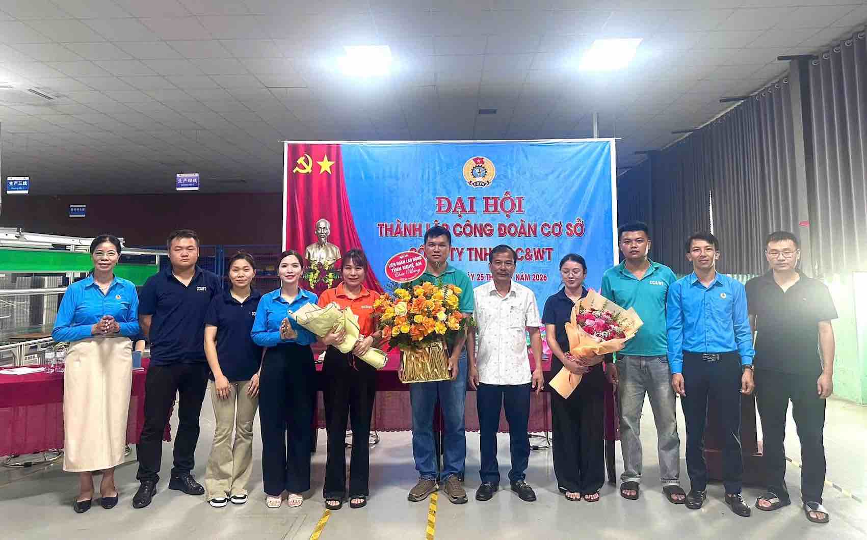 Nghe An establishes grassroots Trade Union of CC&WT Co., Ltd., admitting 187 union members. Photo: Nghe An Trade Union