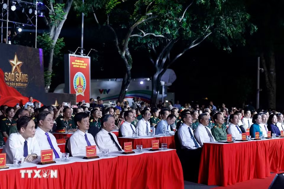 Tổng Bí thư, Chủ tịch nước Tô Lâm và các đại biểu tại điểm cầu Hà Nội. Ảnh: TTXVN
