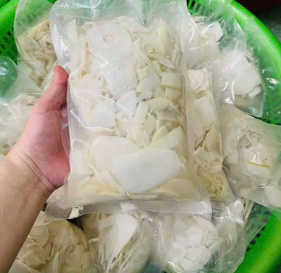 Sour bamboo shoots are not a "prohibited" food for people with high uric acid if eaten properly. Photo: Phuong Thao.