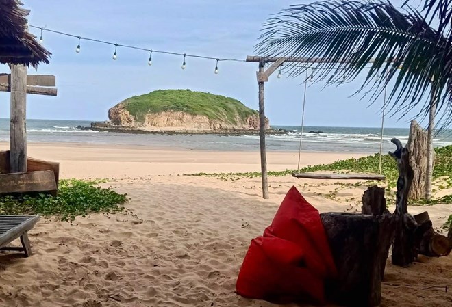 Điểm kinh doanh ven biển ở khu vực Hòn Rùa, xã Hòa Thắng (tỉnh Lâm Đồng) bị du khách tố. Ảnh: UBND xã Hòa Thắng cung cấp