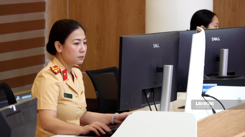 AIアシスタントが、交通警察官がわずか1つの命令で数千台のカメラからデータを活用するのを支援
