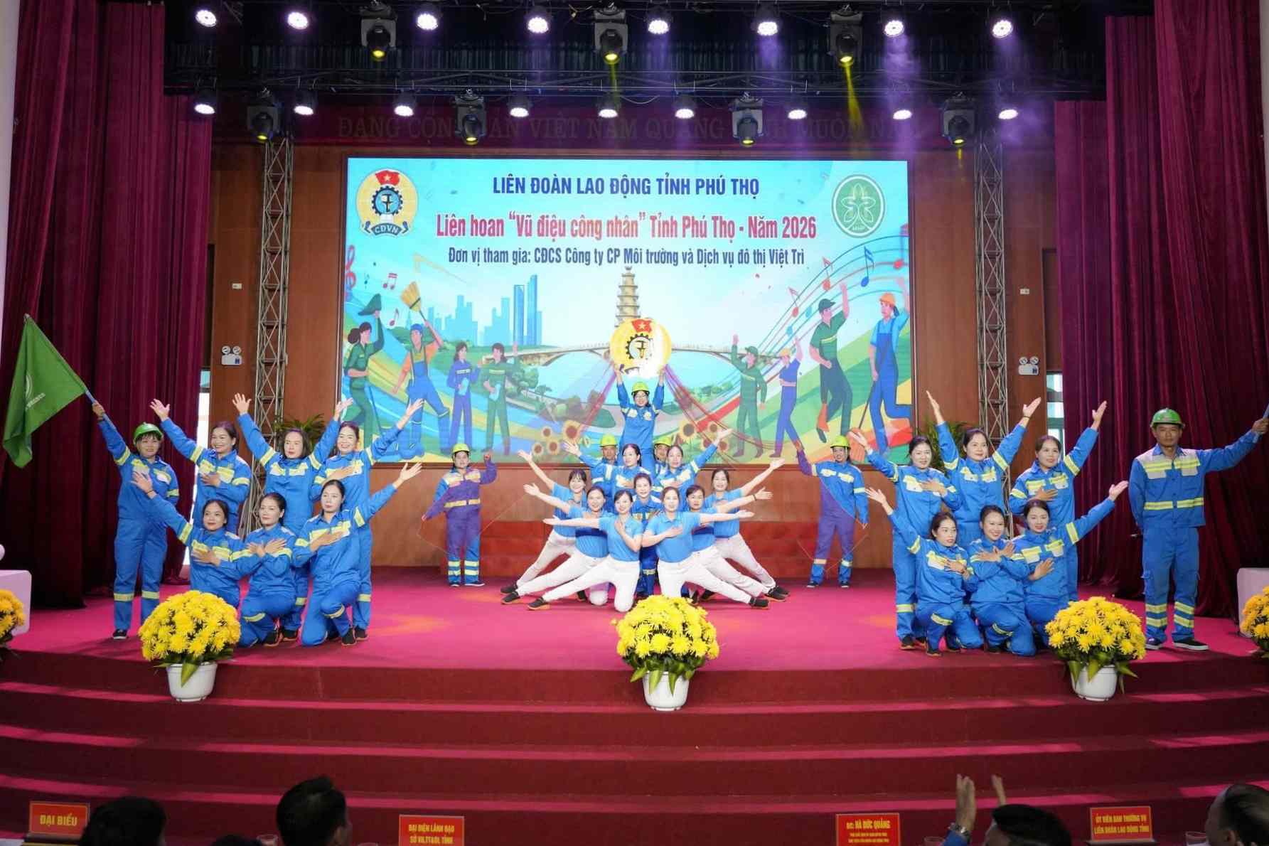 The "Workers' Dance" Festival 2026 is being held vibrantly in 3 areas in Phu Tho. Photo: Phu Tho Provincial Labor Federation