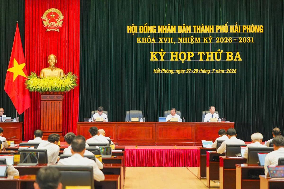 Hai Phong opens the regular People's Council meeting. Photo: Hai Phong e-Portal
