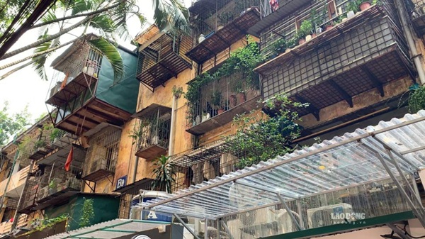 Hanoi will renovate and rebuild 8 old apartment buildings. Photo: Minh Hanh