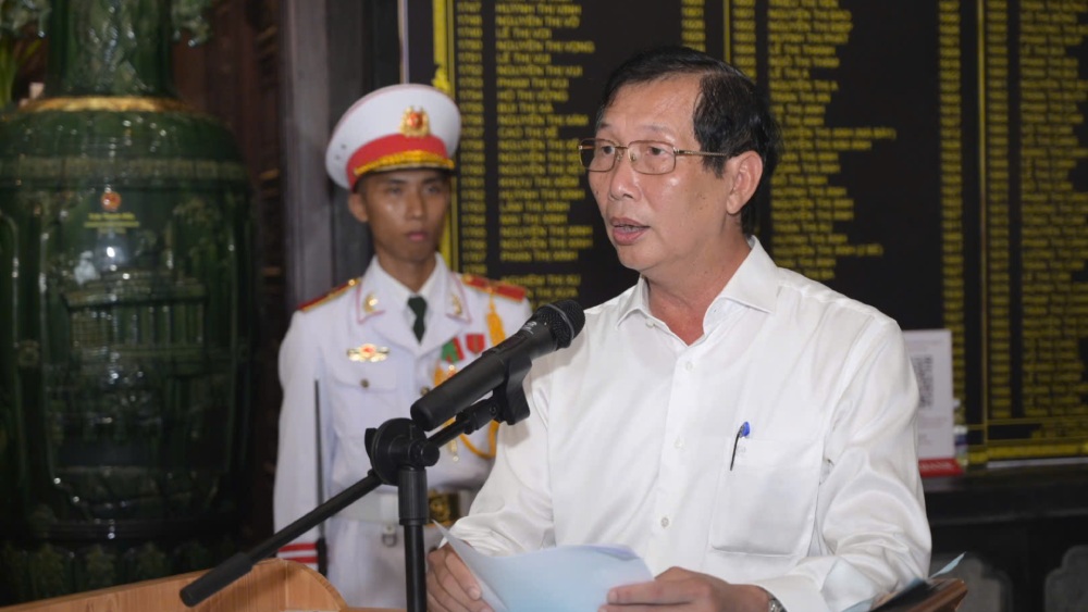 Phó Chủ tịch UBND tỉnh An Giang Lê Văn Phước phát biểu tại buổi lễ. Ảnh: Phương Vũ