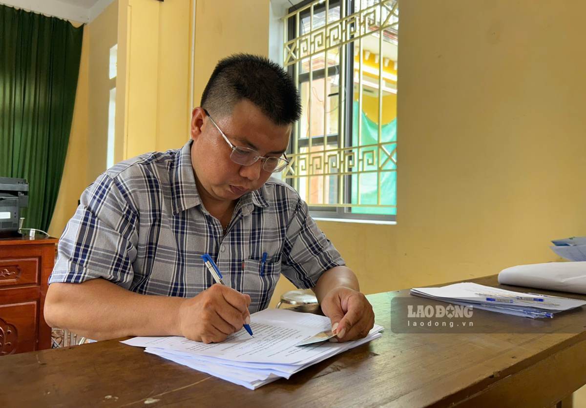 Ông Nguyễn Văn Nguyện cho rằng việc quan tâm đến chế độ, chính sách sẽ giúp cán bộ thôn yên tâm gắn bó với công việc. Ảnh: Hà Vy